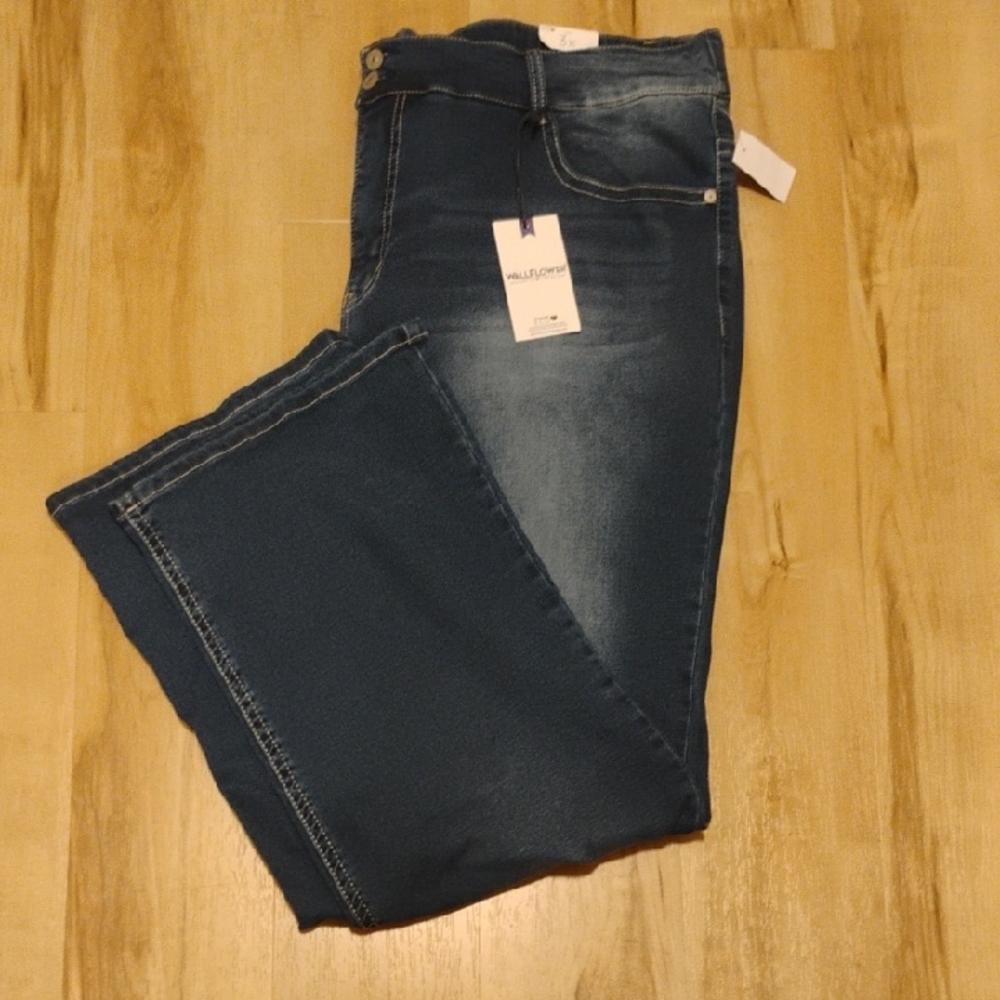 👖 Wallflower Luscious Curvy Bootcut Jeans Size 3X NWT Stretch Waist Size 22-24